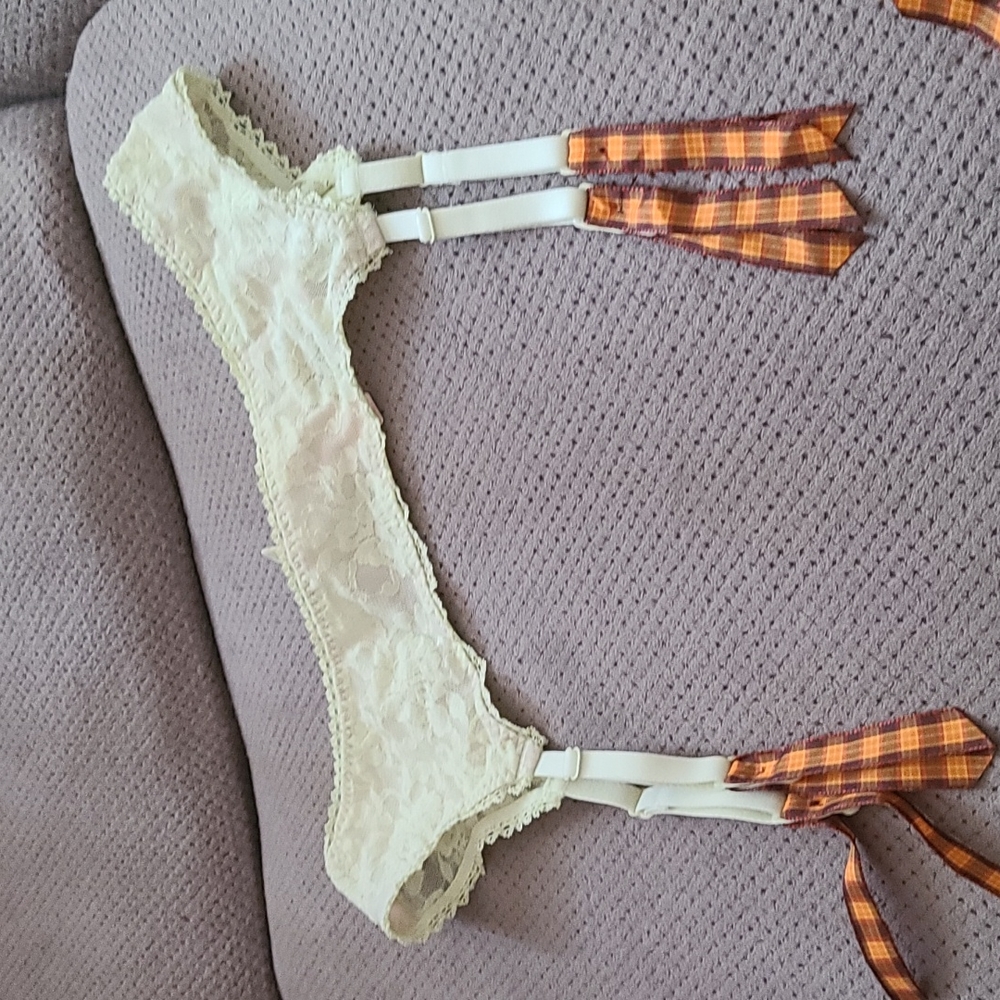 ❤️10/$10 New Victoria's secret garter belt slash through tag to prevent Return
